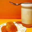 Yaourt � la confiture d'abricots